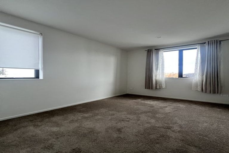 Photo of property in 4e Montmere Avenue, Te Atatu Peninsula, Auckland, 0610