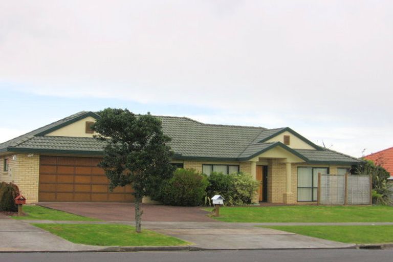 Photo of property in 7 Maghera Drive, East Tamaki Heights, Auckland, 2016