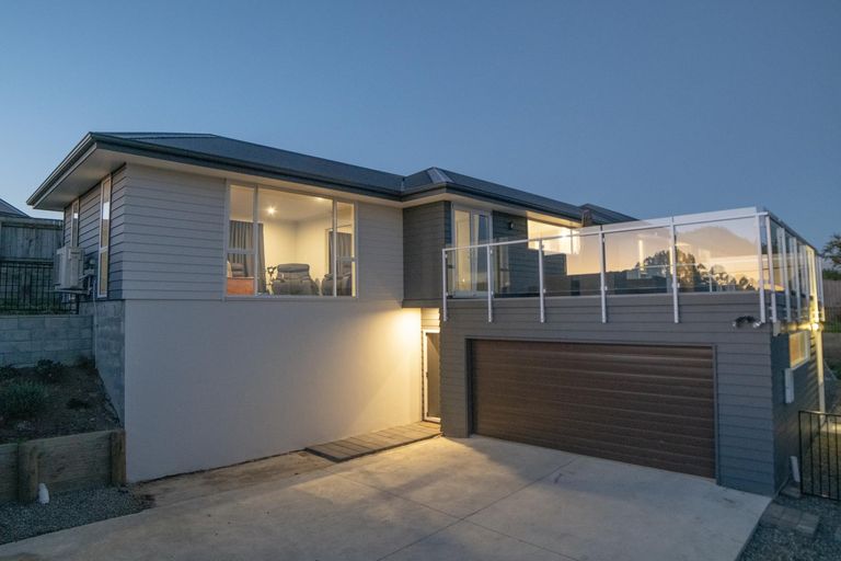 Photo of property in 18b Galea Grove, Kelvin Grove, Palmerston North, 4414