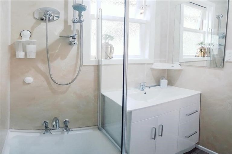 Photo of property in 98/98a Glenpark Avenue, Frankleigh Park, New Plymouth, 4310