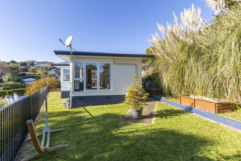 Photo of property in 52 Queens Road, Glen Avon, New Plymouth, 4312