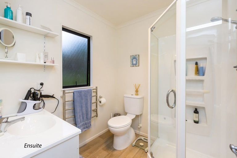 Photo of property in 15 Ormrod Grove, Riverstone Terraces, Upper Hutt, 5018