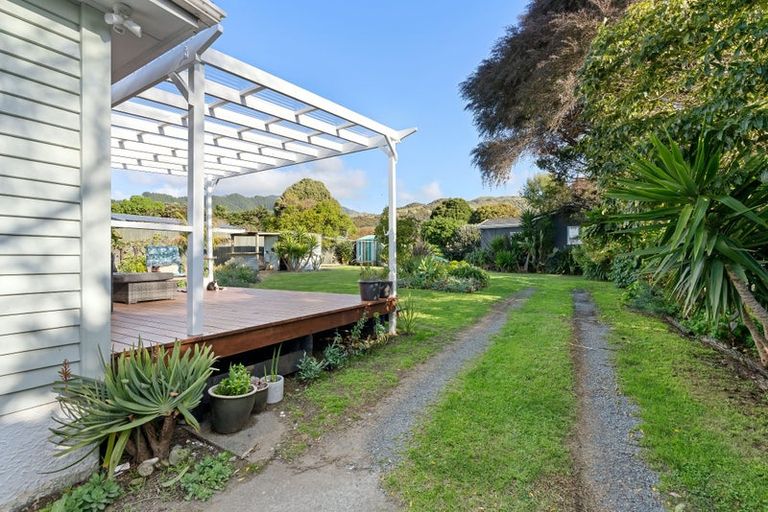 Photo of property in 24 Te Miti Street, Paekakariki, 5034