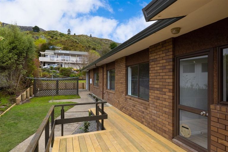 Photo of property in 12 Rimu Terrace, Waikawa, Picton, 7220
