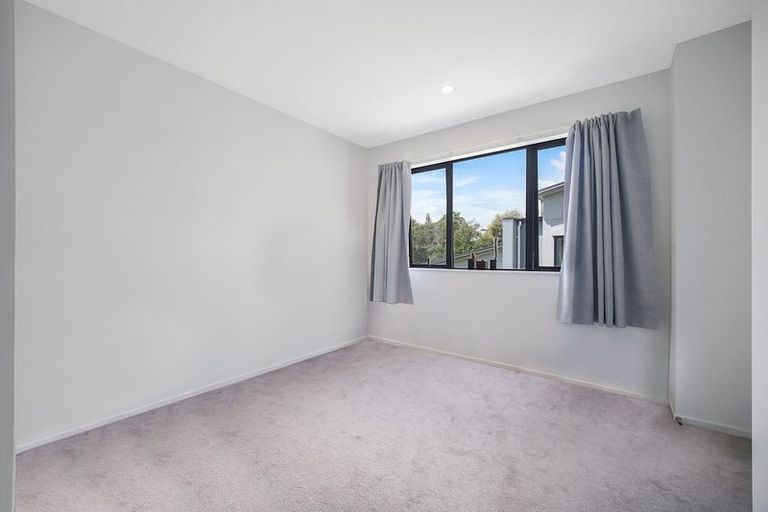 Photo of property in 29 Morihana Close, Glen Eden, 0602