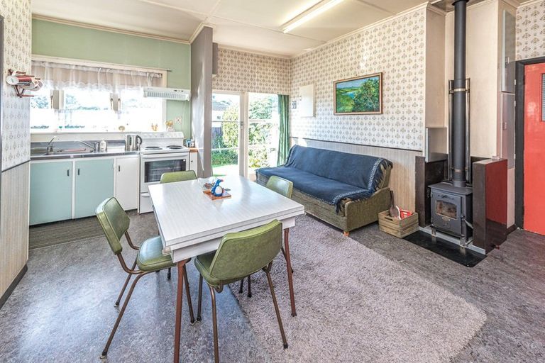 Photo of property in 1 Nikau Street, Tawhero, Whanganui, 4501