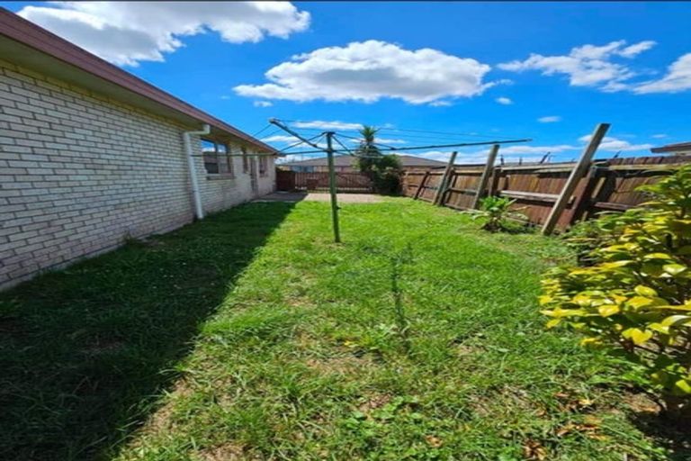 Photo of property in 12 Scotts Field Drive, Takanini, 2112