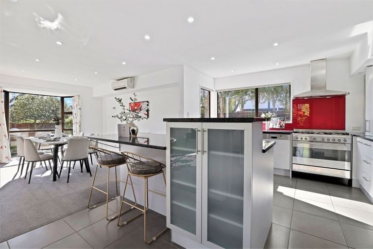 Photo of property in 15 Thurlestone Place, Burnside, Christchurch, 8053