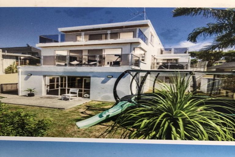 Photo of property in 1/25 Churchill Road, Murrays Bay, Auckland, 0630