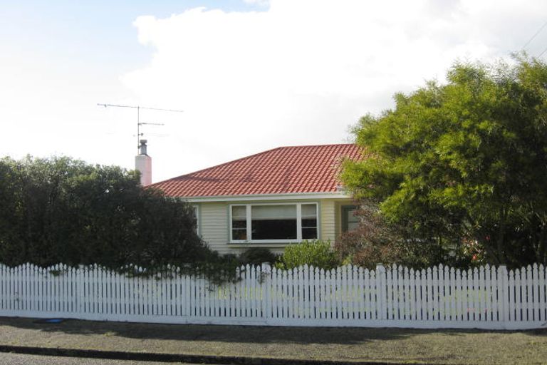 Photo of property in 28 Rhodes Street, Carterton, 5713