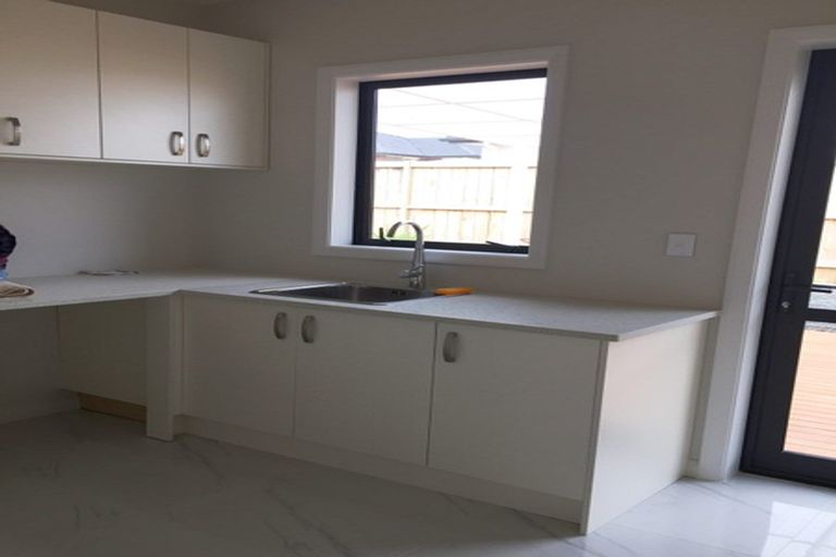 Photo of property in 6 Kohia Way, Huapai, Kumeu, 0810