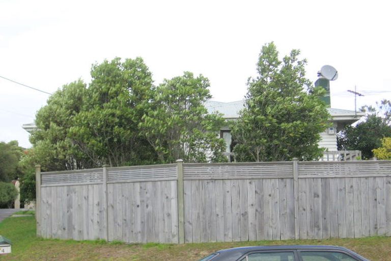 Photo of property in 2/4 Spencer Road, Pinehill, Auckland, 0632