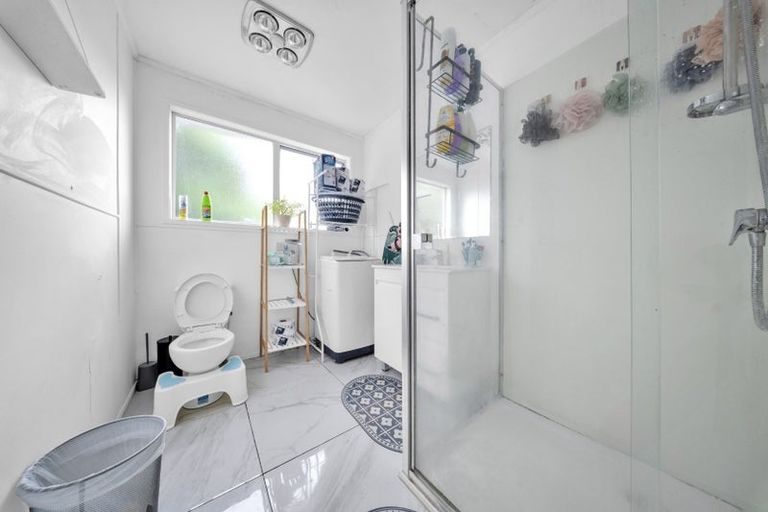 Photo of property in 1 Gibbons Road, Weymouth, Auckland, 2103