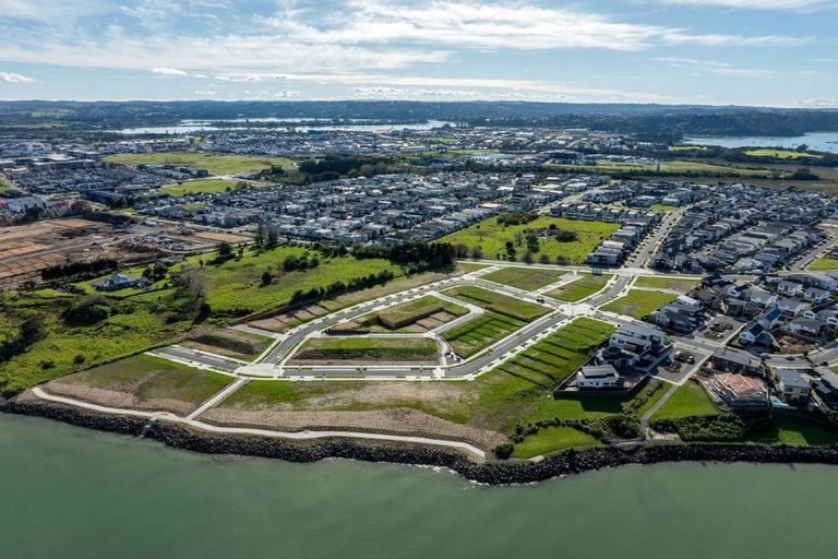 Photo of property in 42 Harbourside Parade, Hobsonville, 0616