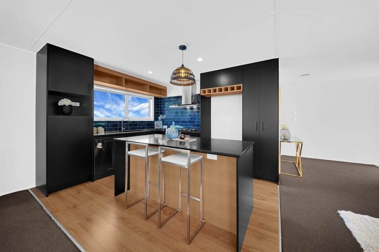 Photo of property in 3 Regency Place, Sunnynook, Auckland, 0632