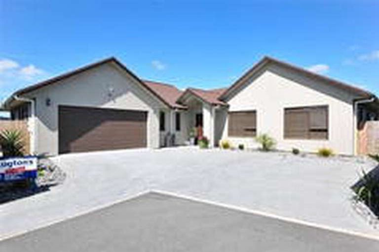 Photo of property in 12 Gibbston Close, Huntington, Hamilton, 3210