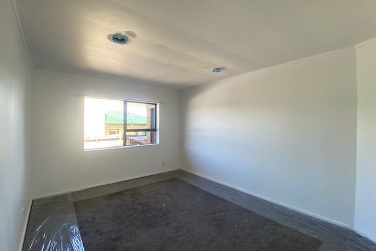 Photo of property in 142 Botany Road, Botany Downs, Auckland, 2010