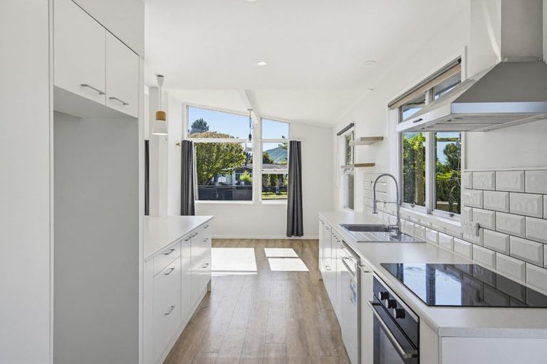 Photo of property in 32 Sylvan Avenue, Waikanae, 5036