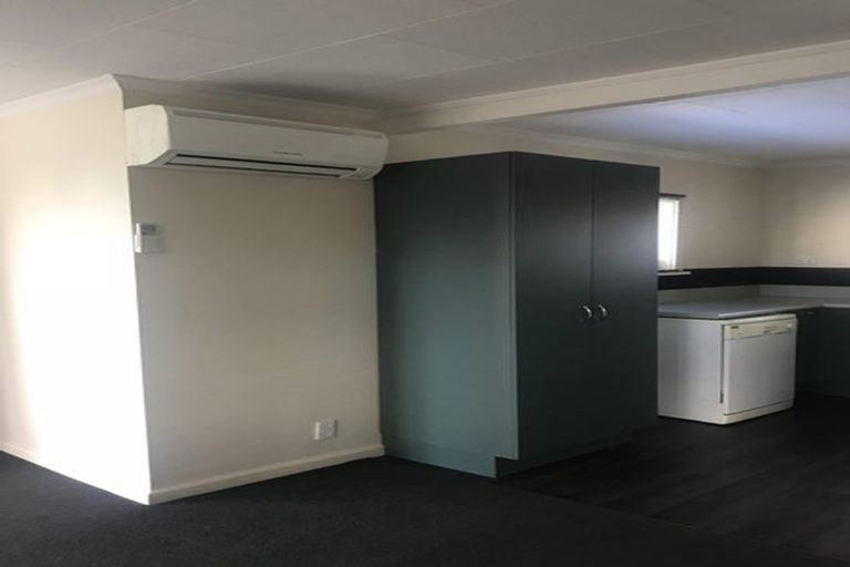 Photo of property in 20 Barnes Road, Redwood, Christchurch, 8051