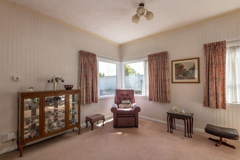 Photo of property in 16 Cambridge Street, Tawa, Wellington, 5028