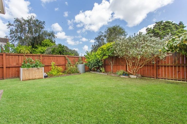 Photo of property in 1/15 Poinsettia Place, Henderson, Auckland, 0610