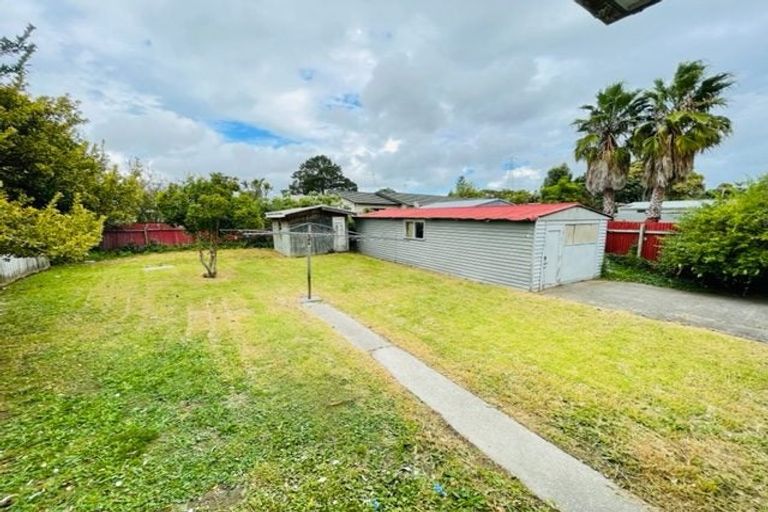 Photo of property in 106 Cobham Crescent, Kelston, Auckland, 0602