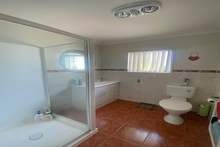 Photo of property in 3 Gendo Avenue, Henderson, Auckland, 0612