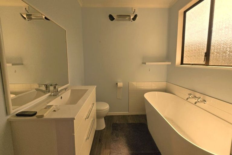 Photo of property in 3 Owaka Close, Kelson, Lower Hutt, 5010