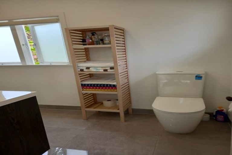 Photo of property in 27 Bournemouth Terrace, Murrays Bay, Auckland, 0630