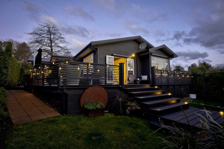 Photo of property in 11 Cedar Drive, Kelvin Heights, Queenstown, 9300