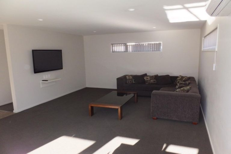 Photo of property in 76b Peer Street, Upper Riccarton, Christchurch, 8041