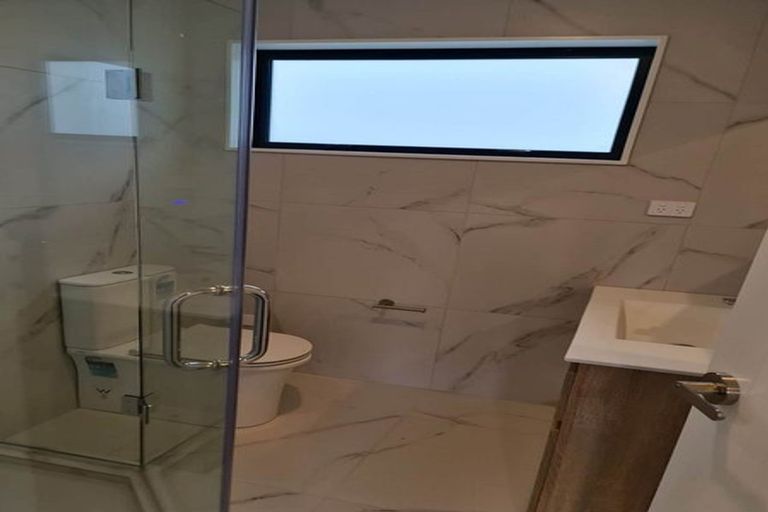 Photo of property in 107b Wharf Road, Te Atatu Peninsula, Auckland, 0610