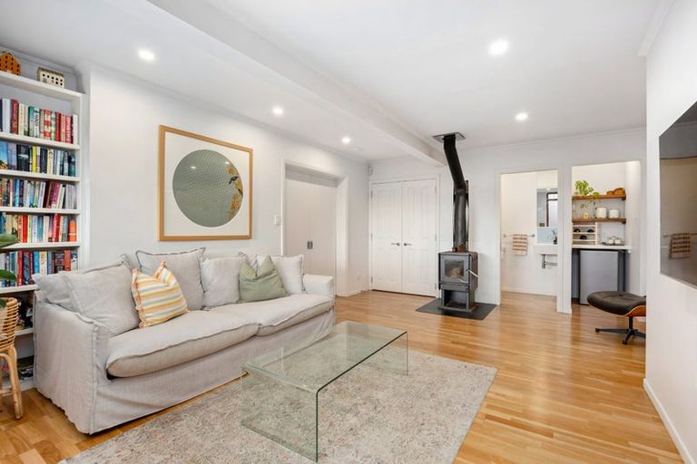 Photo of property in 70 Selwyn Crescent, Forrest Hill, Auckland, 0620