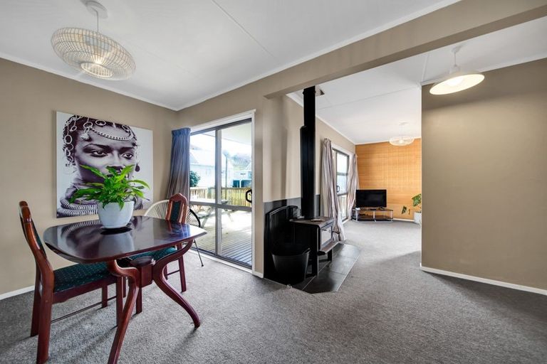 Photo of property in 9 Elgin Grove, Merrilands, New Plymouth, 4312