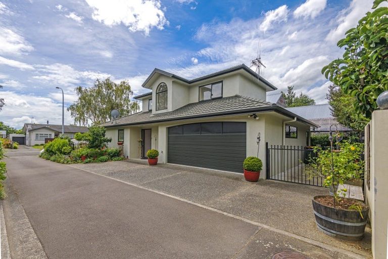 Photo of property in 18 Winston Avenue, Hokowhitu, Palmerston North, 4410
