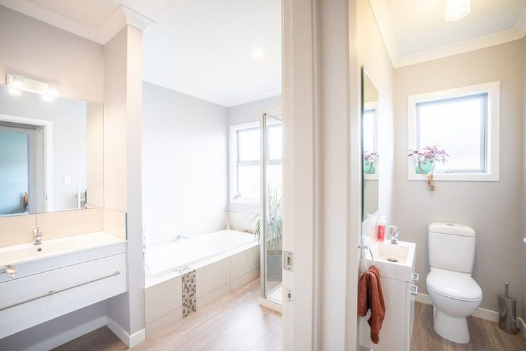 Photo of property in 32 Liberty Grove, Kelvin Grove, Palmerston North, 4414