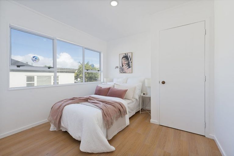 Photo of property in 28 Dallinghoe Crescent, Milford, Auckland, 0620