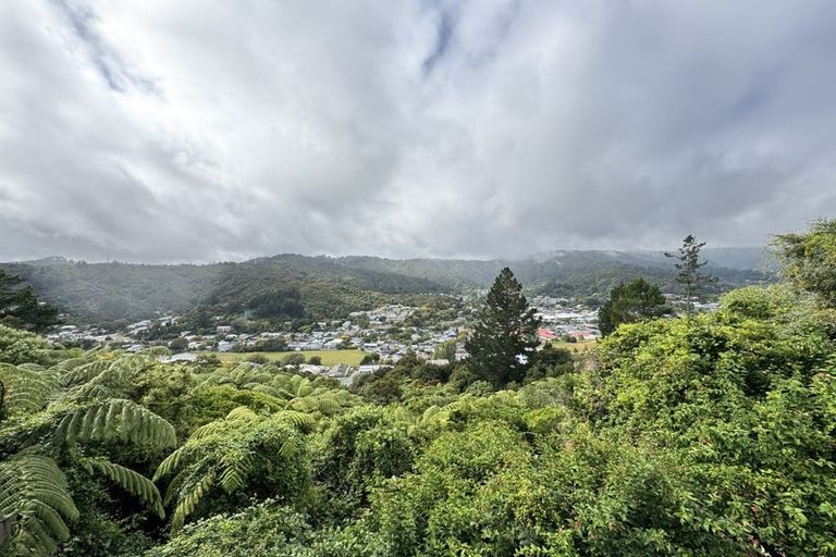 Photo of property in 129 Holborn Drive, Stokes Valley, Lower Hutt, 5019