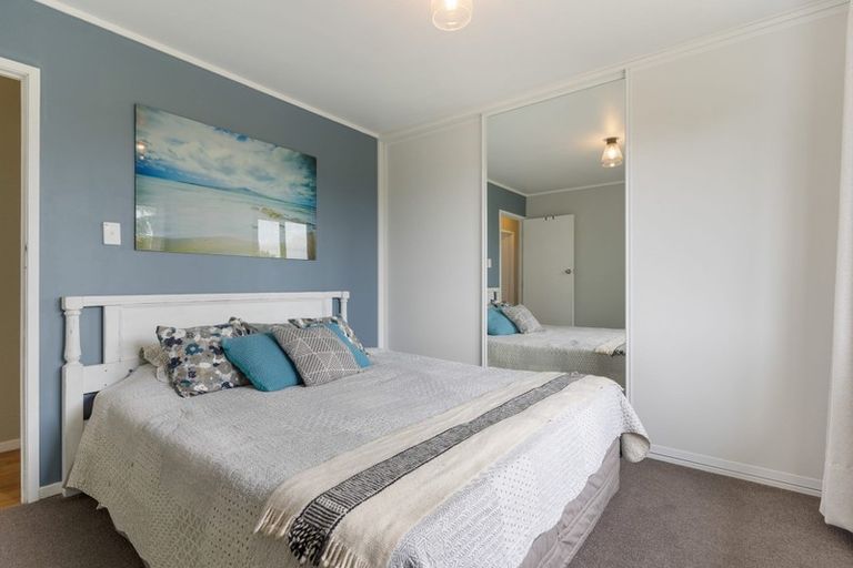 Photo of property in 15 Arde Place, Massey, Auckland, 0614