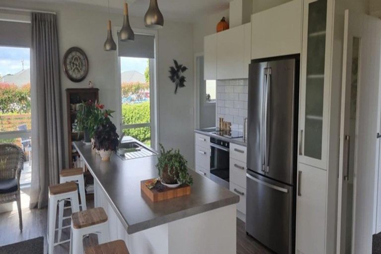 Photo of property in 9 Waipuna Grove, Levin, 5571