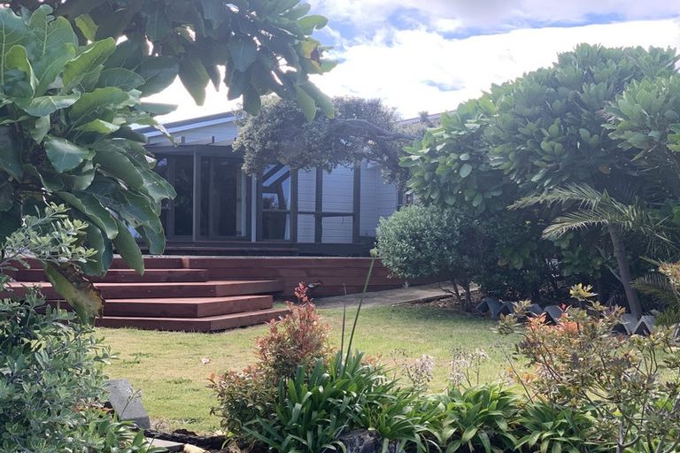 Photo of property in 10 Jane Street, Waikanae Beach, Waikanae, 5036