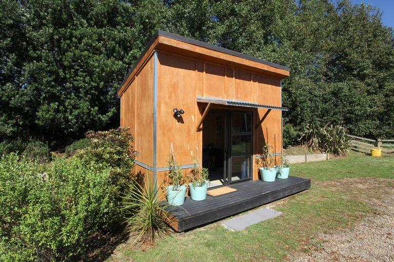 Photo of property in 50 Pond Road, Raglan, 3295