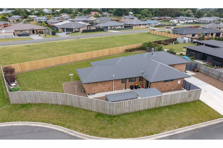 Photo of property in 14 Ruru Place, Oxford, 7430