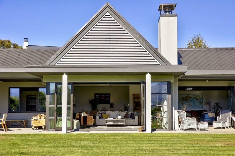 Photo of property in 251 Beacon Point Road, Wanaka, 9305