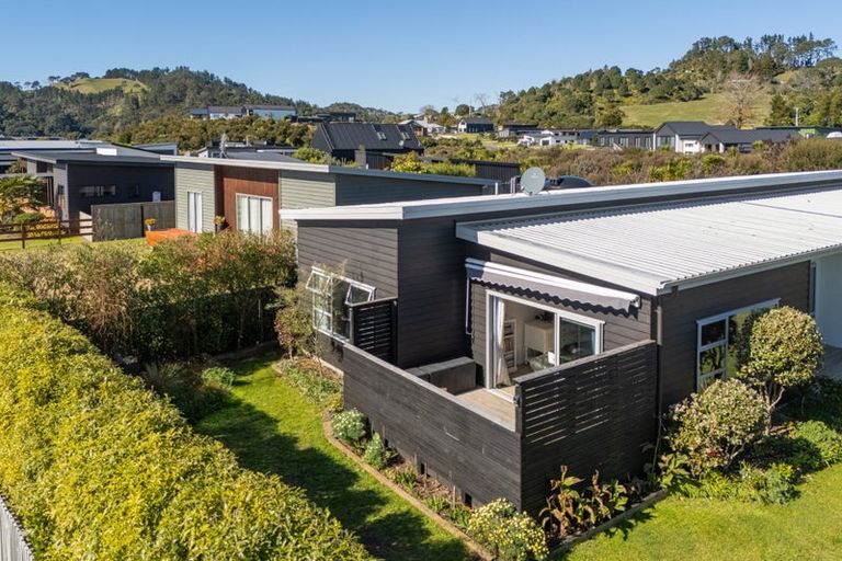 Photo of property in 33 Navigation Drive, Cooks Beach, Whitianga, 3591