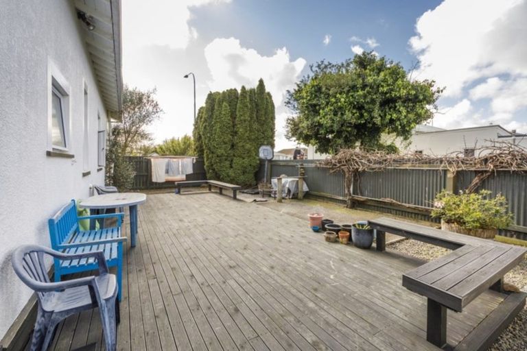 Photo of property in 1 Ngaio Street, West End, Palmerston North, 4412