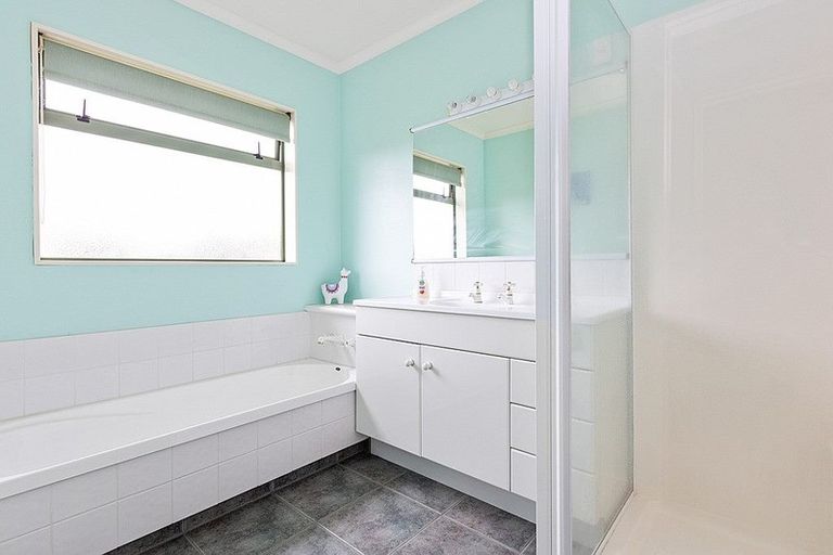 Photo of property in 10 Malbec Way, Greenmeadows, Napier, 4112