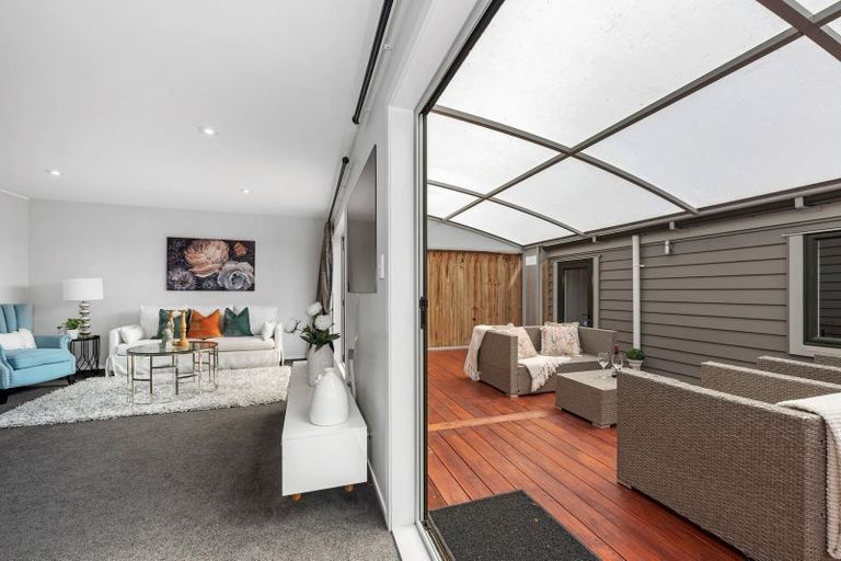 Photo of property in 2/21 Fields Parade, Oteha, Auckland, 0632