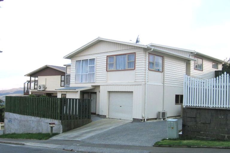 Photo of property in 14 Carluke Street, Paparangi, Wellington, 6037