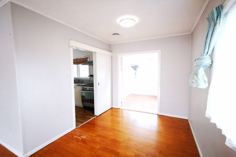 Photo of property in 1/88 Tirimoana Road, Te Atatu South, Auckland, 0602